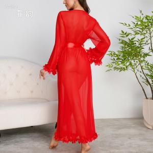 روب نسائي شفاف من الشباك مع زهور - لانجري عرايس صيفي أنيق بحزام أسود